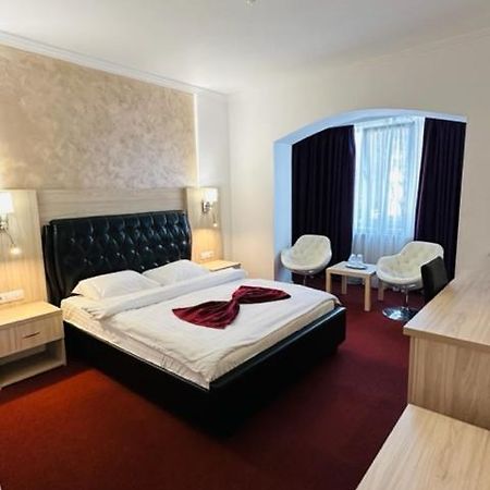 Hotel Bulevard Prestige Слатина Екстериор снимка