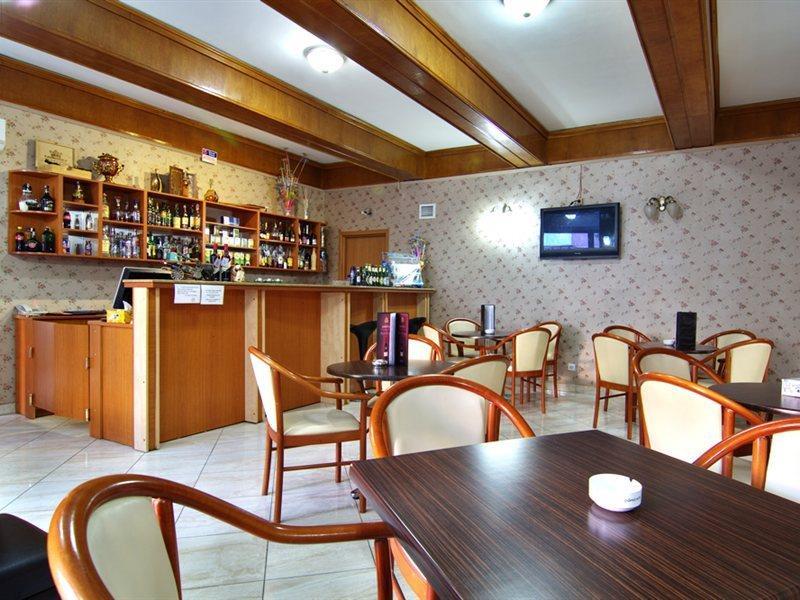 Hotel Bulevard Prestige Слатина Екстериор снимка