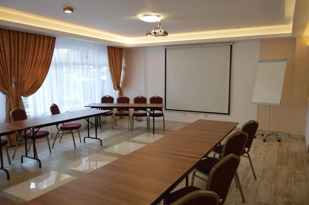 Hotel Bulevard Prestige Слатина Екстериор снимка