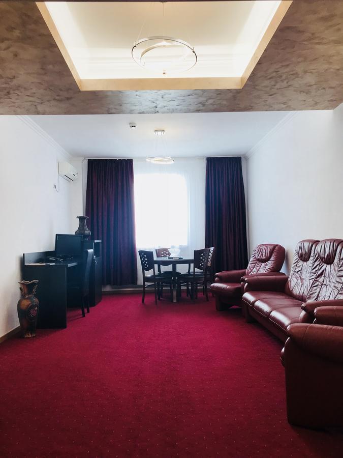 Hotel Bulevard Prestige Слатина Екстериор снимка