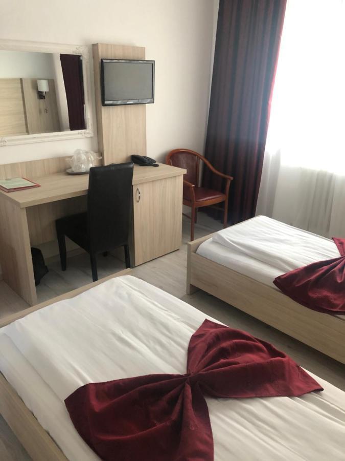 Hotel Bulevard Prestige Слатина Екстериор снимка