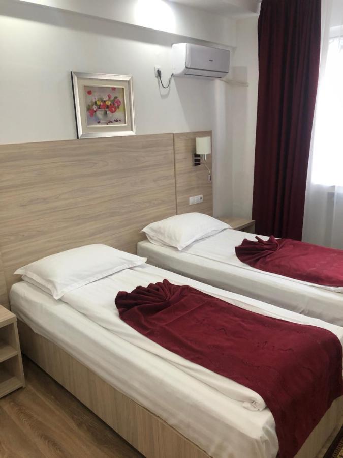 Hotel Bulevard Prestige Слатина Екстериор снимка